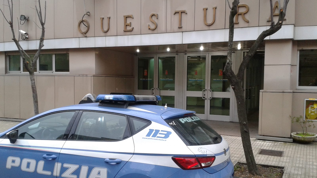 https://www.quotidianodelsud.it/wp-content/uploads/2020/07/questura-cosenza-polizia.jpg
