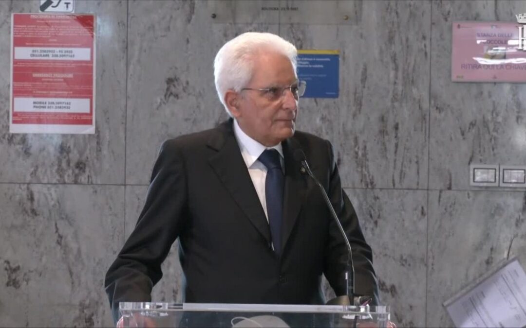 Stragi Bologna e Ustica, Mattarella: “Non si smarrisca mai la memoria”