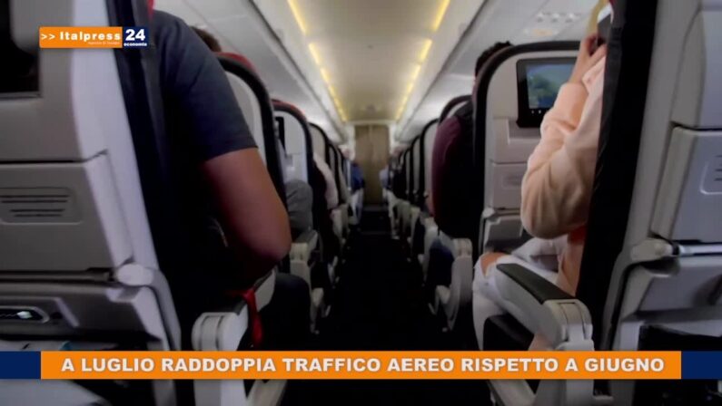 A luglio raddoppia traffico aereo rispetto a giugno