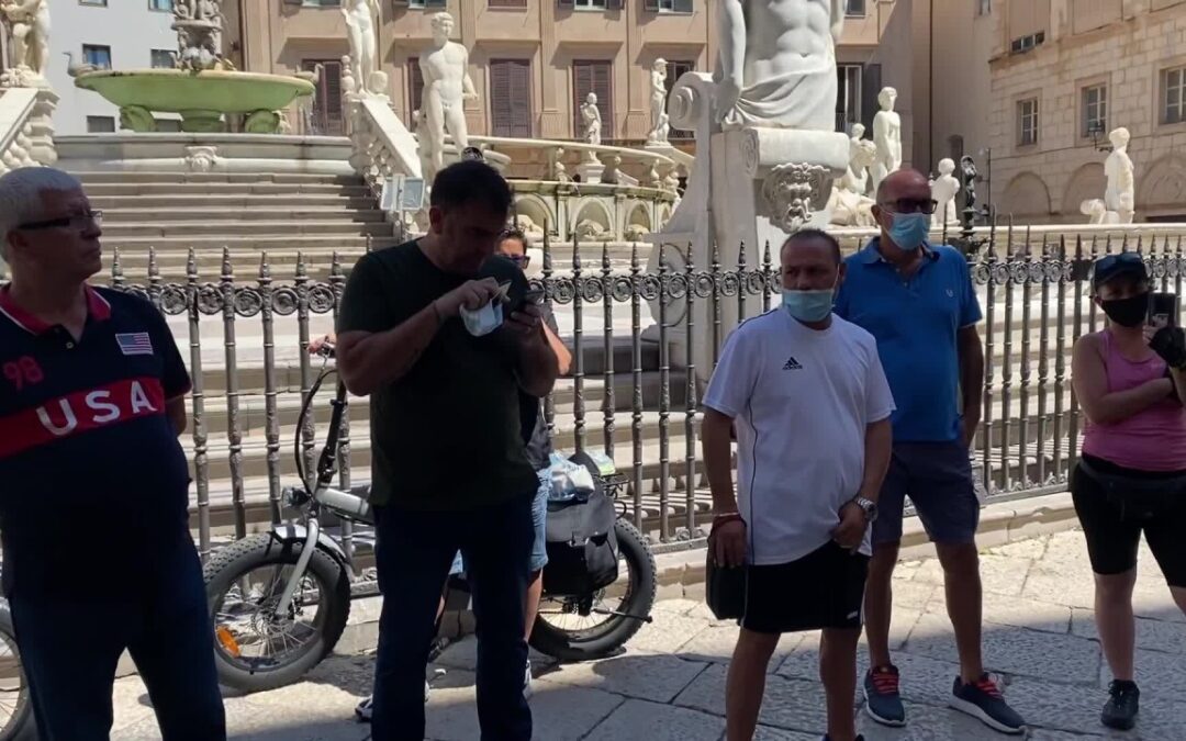 Nubifragio a Palermo, protesta davanti al Comune