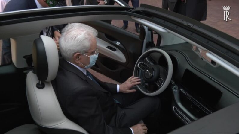 Presentata a Mattarella la nuova Fiat 500 elettrica