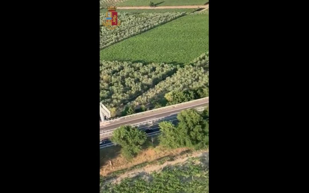Assalto a portavalori sulla A14, il video dall’elicottero della polizia