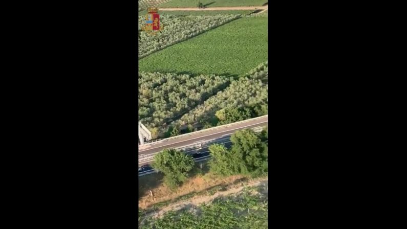 Assalto a portavalori sulla A14, il video dall’elicottero della polizia
