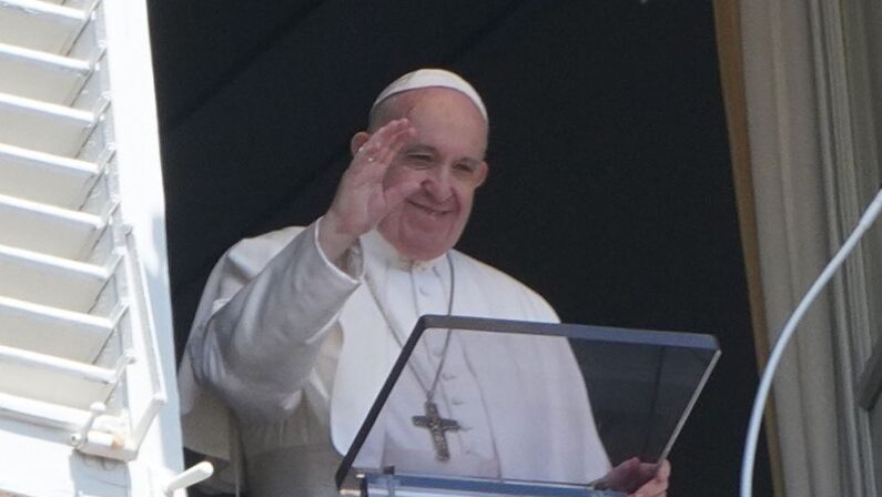 Papa “Senza lavoro le famiglie non vanno avanti”