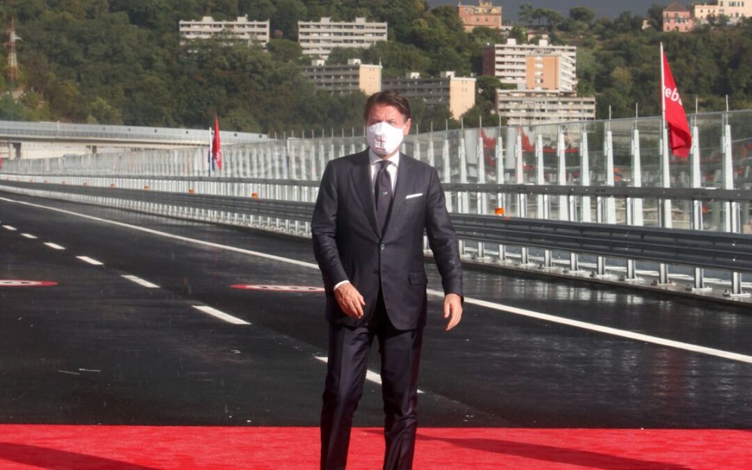 Giuseppe Conte durante l'inaugurazione del Ponte di Genova