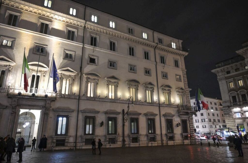 Dl Agosto, via libera del Cdm. Conte “Sosteniamo lavoratori e imprese”