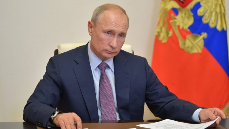 L’annuncio di Putin “In Russia il primo vaccino anti Covid”