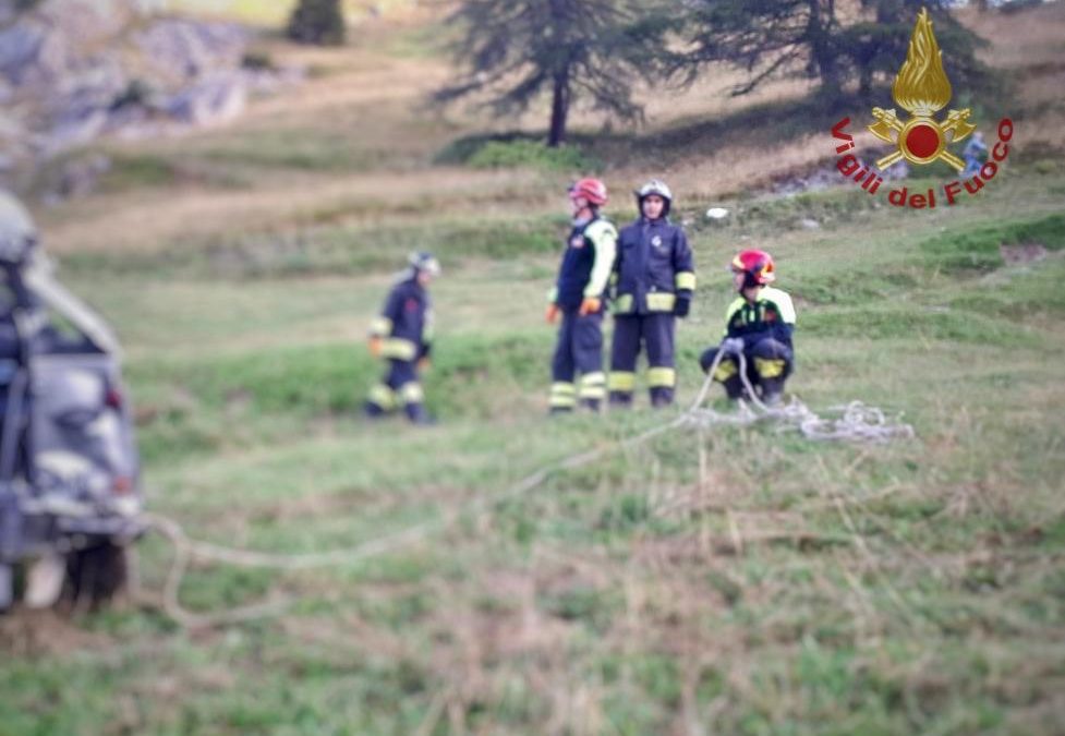 Auto precipita in un dirupo nel Cuneese, morti 5 giovani