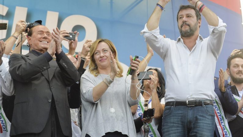 Il centrodestra scompare, ora è un miscuglio di populismo e sovranismo