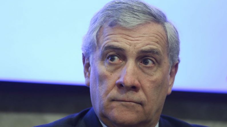 Tajani “Non esiste ipotesi di sostegno al governo”