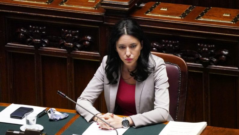 Azzolina “Le scuole riapriranno, è un imperativo morale”