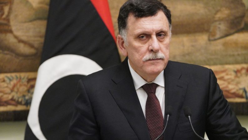 Libia, Al Sarraj annuncia cessate il fuoco e propone elezioni a marzo