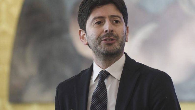 Covid, Speranza “Non serve lockdown, situazione diversa da prima fase”
