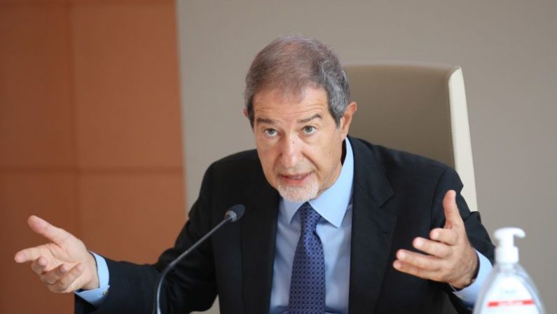 Immigrazione, Musumeci “Governo tace, ci rivolgeremo alla magistratura”