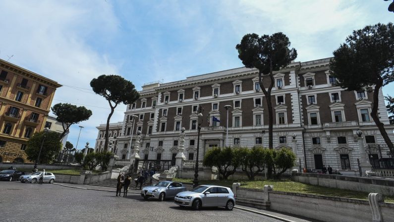 Migranti, il Governo impugna l’ordinanza di Musumeci