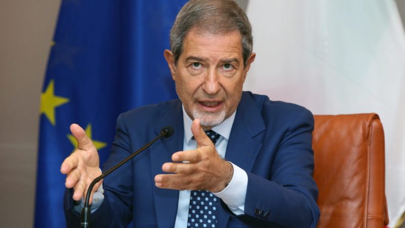 Migranti, Tar Sicilia sospende l’ordinanza di Musumeci