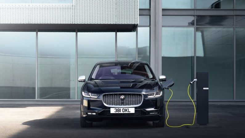 Jaguar Land Rover ricicla alluminio per ridurre 26% emissioni CO2