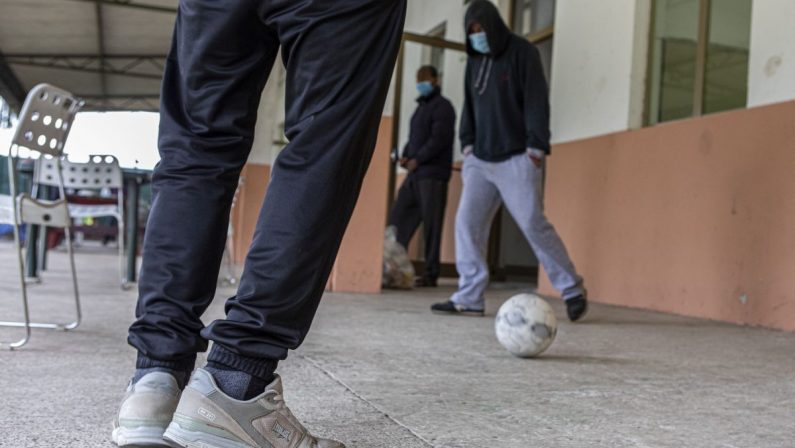 Covid, 6.371 tamponi a migranti in Sicilia, 3,98% positivi