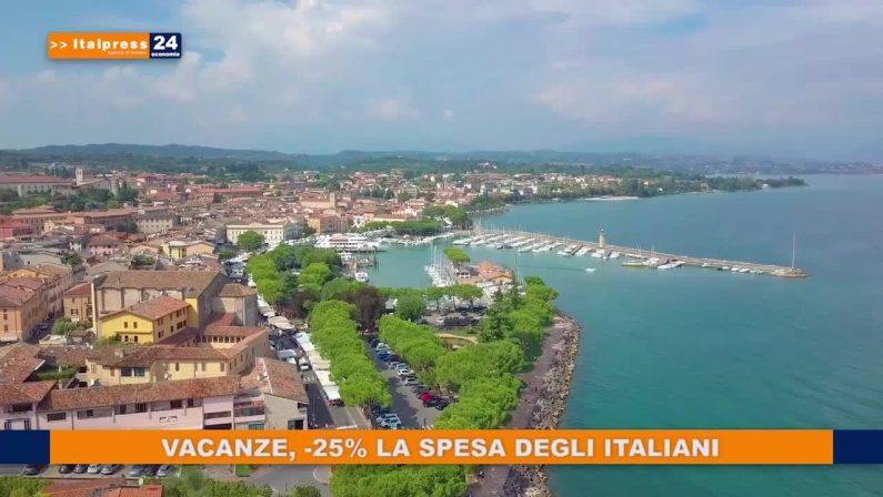 Vacanze, -25% la spesa degli italiani