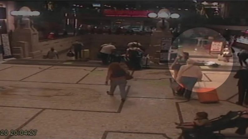 Milano, anziano salvato da poliziotto alla stazione centrale