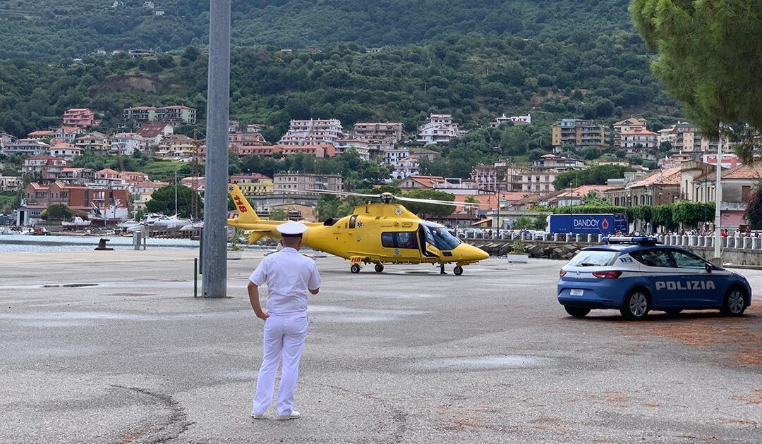 Cade dalla scala mentre fa piccole manutenzioni a casa, grave un uomo a Vibo Marina