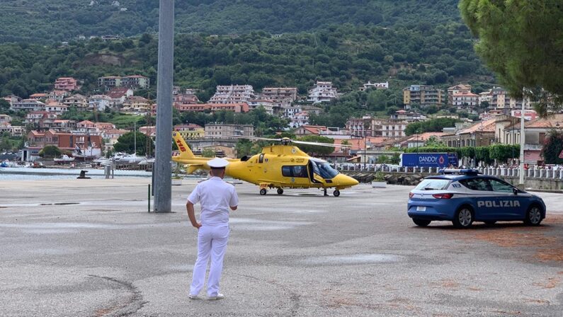 Cade dalla scala mentre fa piccole manutenzioni a casa, grave un uomo a Vibo Marina