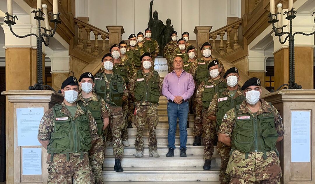 Il procuratore Gratteri e i componenti dell'equipe della Croce rossa militare
