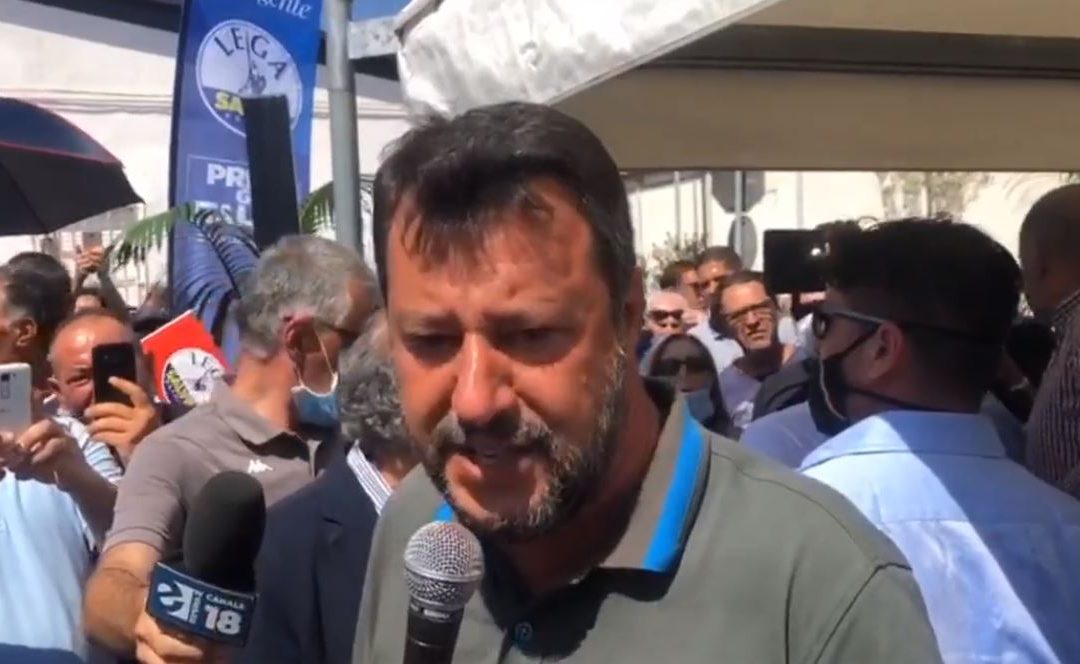 Salvini durante la sua visita a Crotone