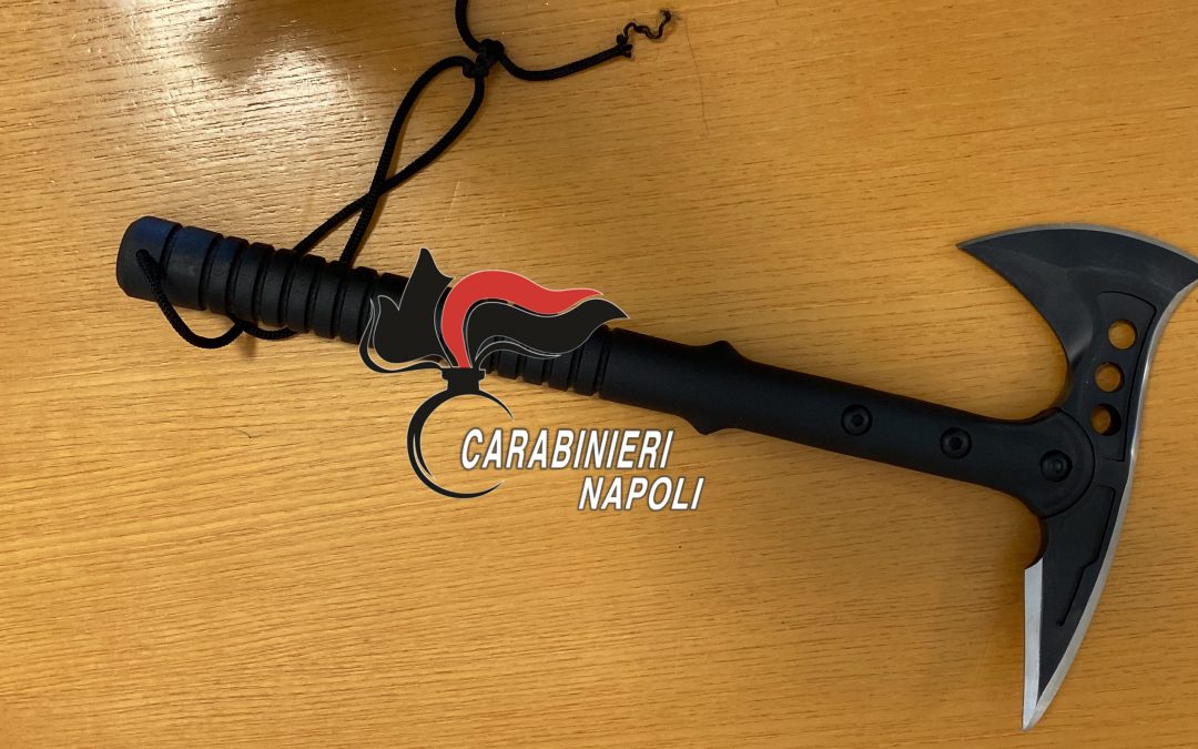 Napoli, centro storico: Carabinieri setacciano le strade del centro durante il weekend di ferragosto. Sequestrata un’ascia