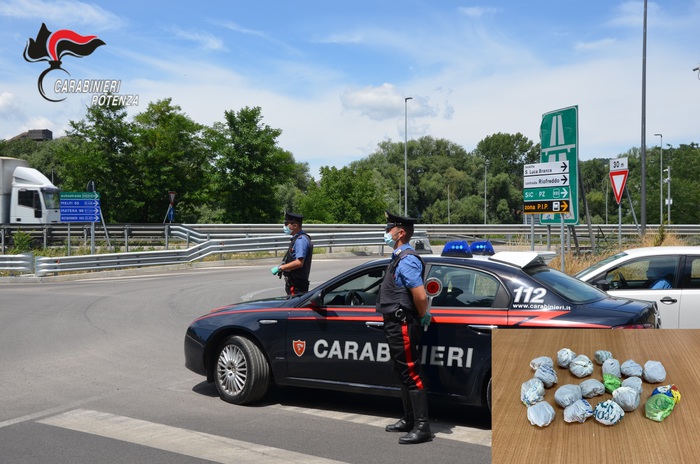 Droga nel centro di accoglienza, un arresto