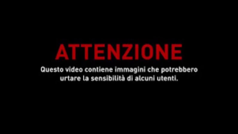 Prende in ostaggio guardia giurata al Duomo di Milano, il video dell’arresto