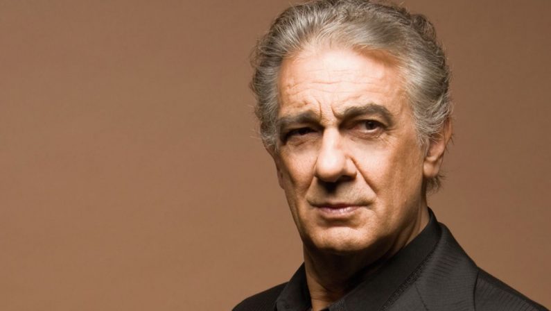 Musica, sabato 22 agosto Placido Domingo alla Reggia di Caserta