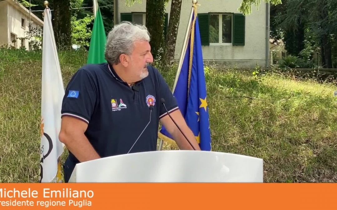 Emiliano con il ministro Costa in visita alla foresta umbra