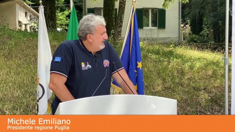 Emiliano con il ministro Costa in visita alla foresta umbra