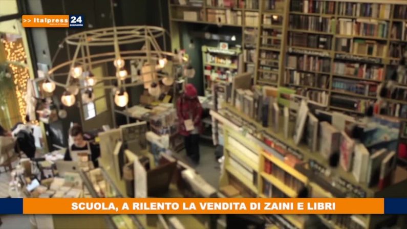 Scuola, a rilento la vendita di zaini e libri