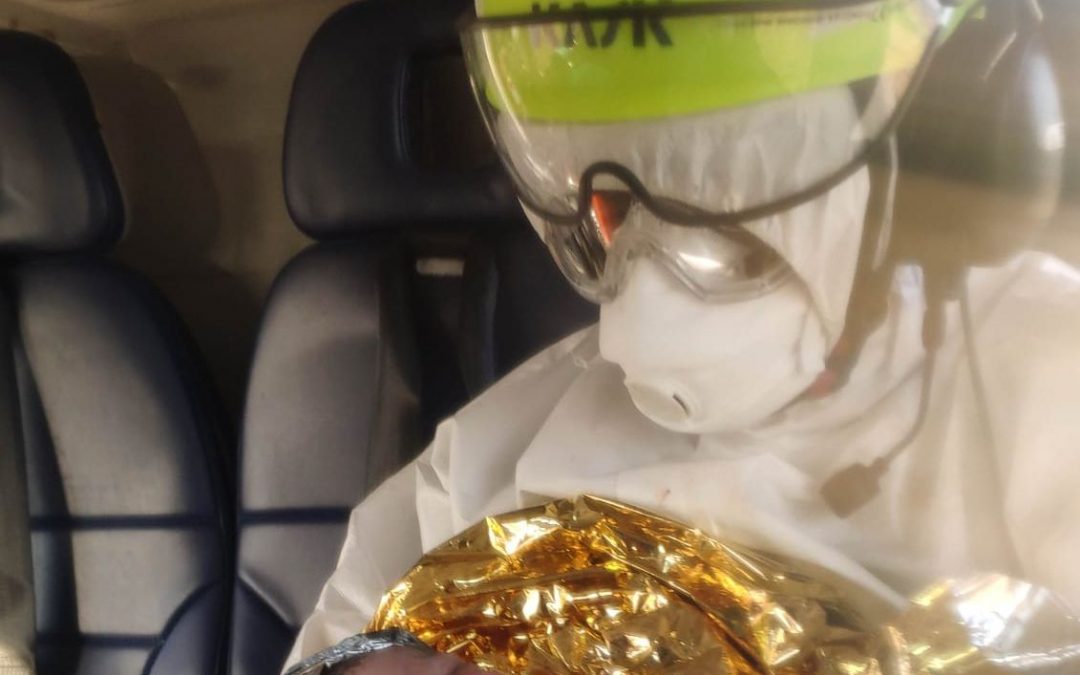 Migrante positiva al Covid partorisce in volo da Lampedusa a Palermo