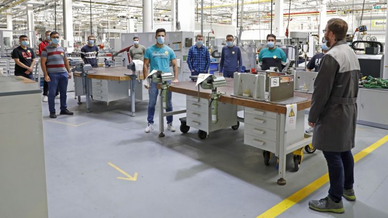 Inizio della formazione per circa 170 giovani in Opel Germania