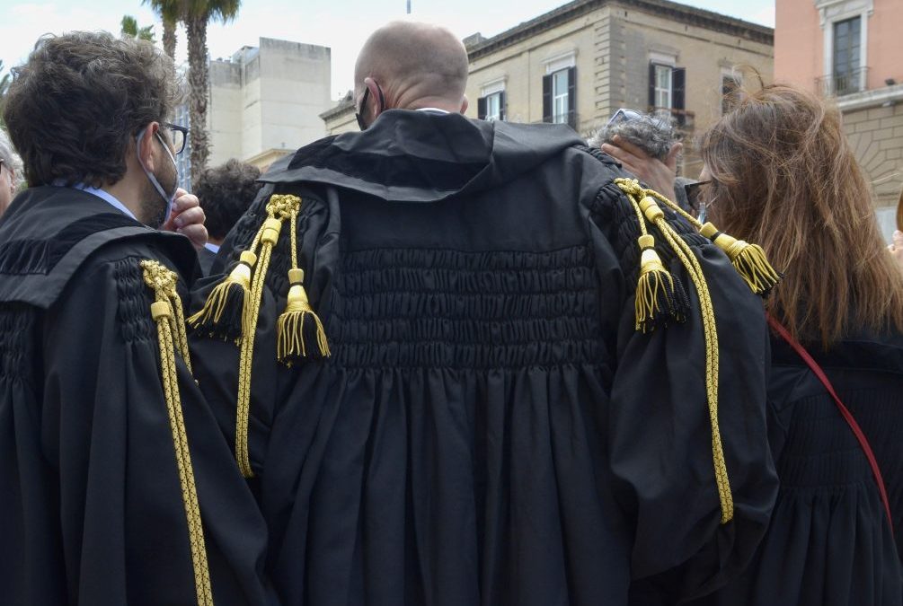 Avvocati chiedono riapertura commissioni tributarie in forma pubblica