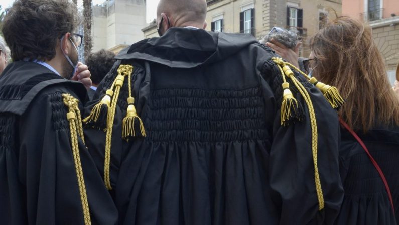 Avvocati chiedono riapertura commissioni tributarie in forma pubblica