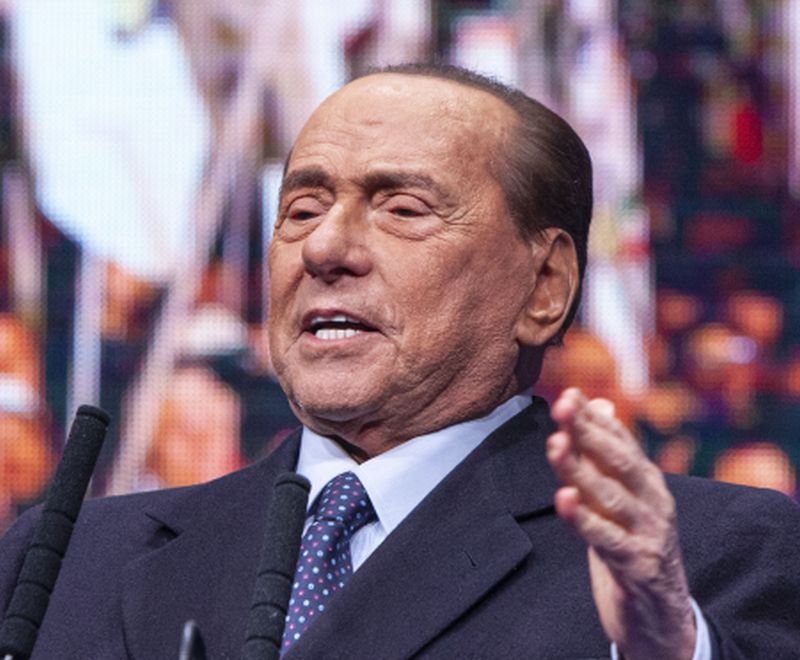 Berlusconi positivo con i figli Luigi e Barbara “Continuo battaglia”