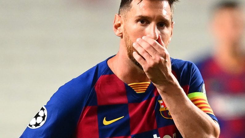 Messi fa marcia indietro “Volevo andare via ma resterò al Barcellona”