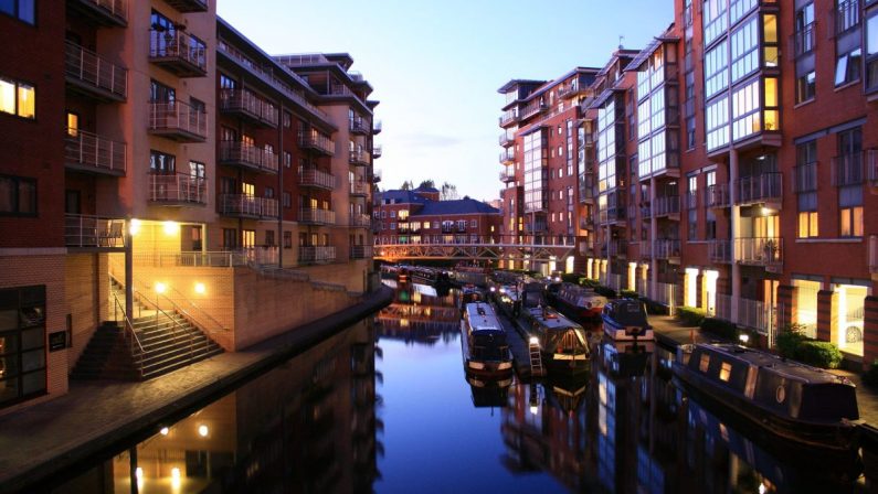 Accoltellamenti in centro a Birmingham, un morto e sette feriti