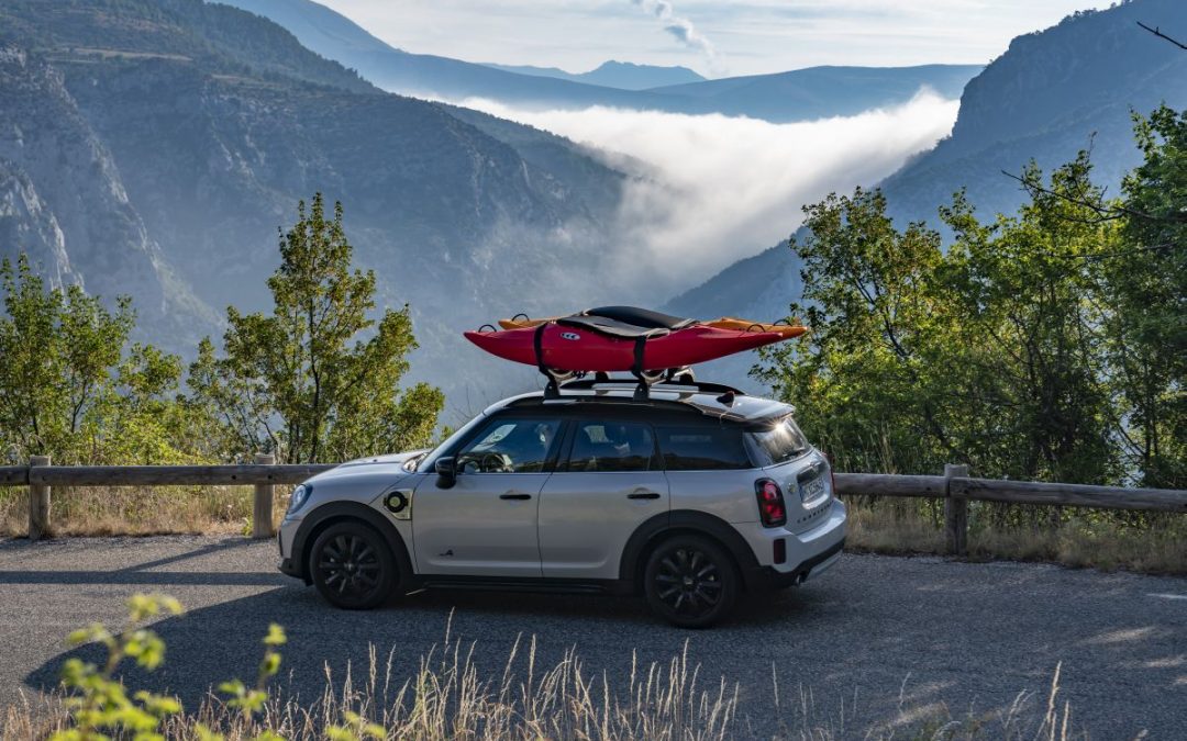 Con Mini Cooper SE Countryman All4 verso la gola del Verdon