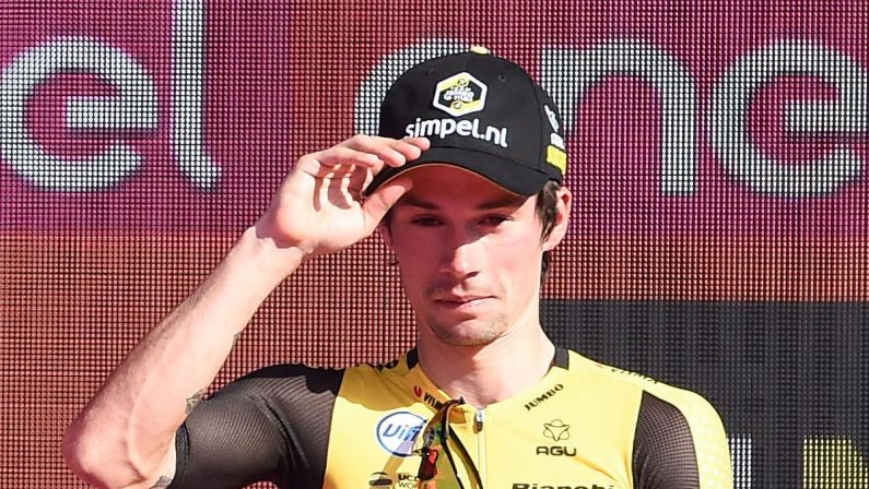 Bennett vince in volata la 10^ tappa del Tour, Roglic sempre leader