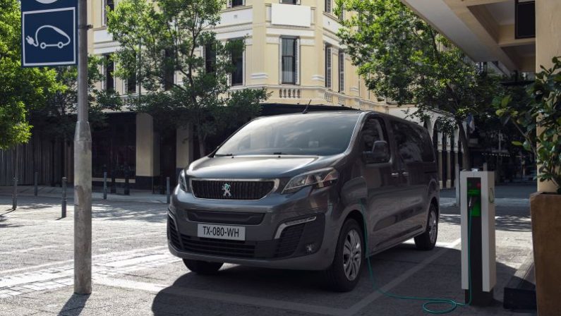 Al via ordini per nuovo Peugeot e-Traveller