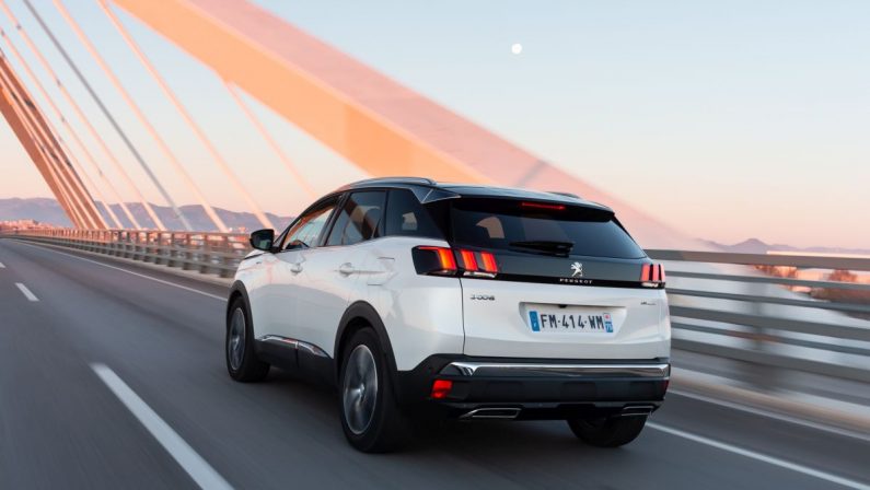 100.000 SUV Peugeot 3008 e 5008 venduti in Italia