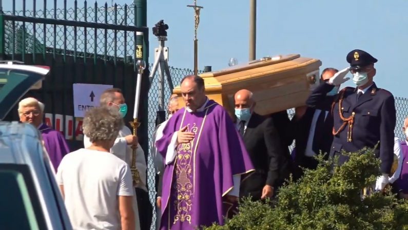 L’addio di Paliano a Willy, il Vescovo “morte non cada nell’oblio”