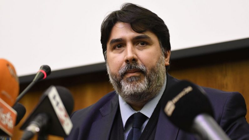 Covid, Boccia “Governo accanto a Sardegna”. Solinas “Noi sotto attacco”