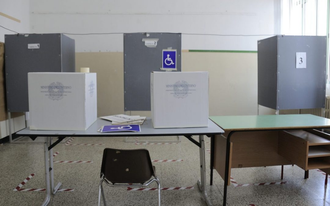 Referendum, alle 12 affluenza al 12,25%