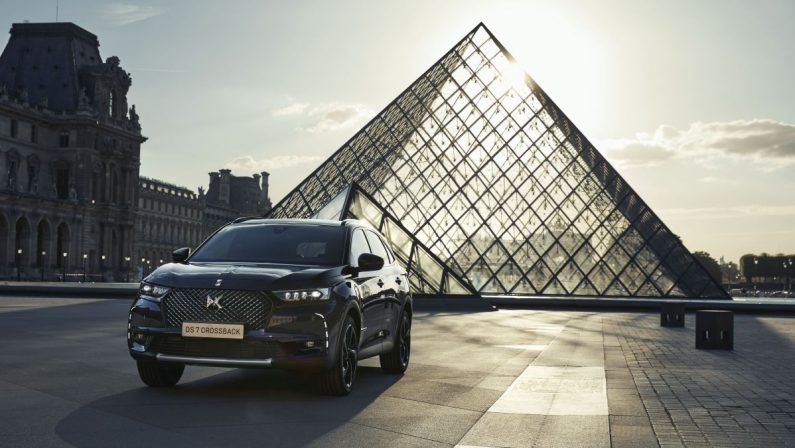 DS 7 Crossback E-Tense Louvre, edizione limitata d’autore